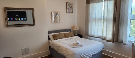 1 bedroom, iron/ironing board, WiFi, bed sheets