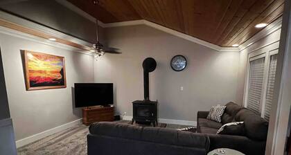 Comfortable Coastal Home for the weekend!