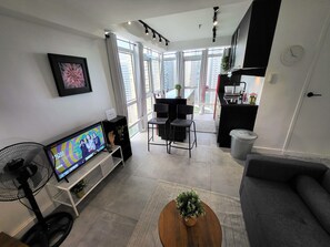 Living area - Muggle Stay 3.0 - 2BR in BGC Taguig City with 100mbps WIFI (Taguig)