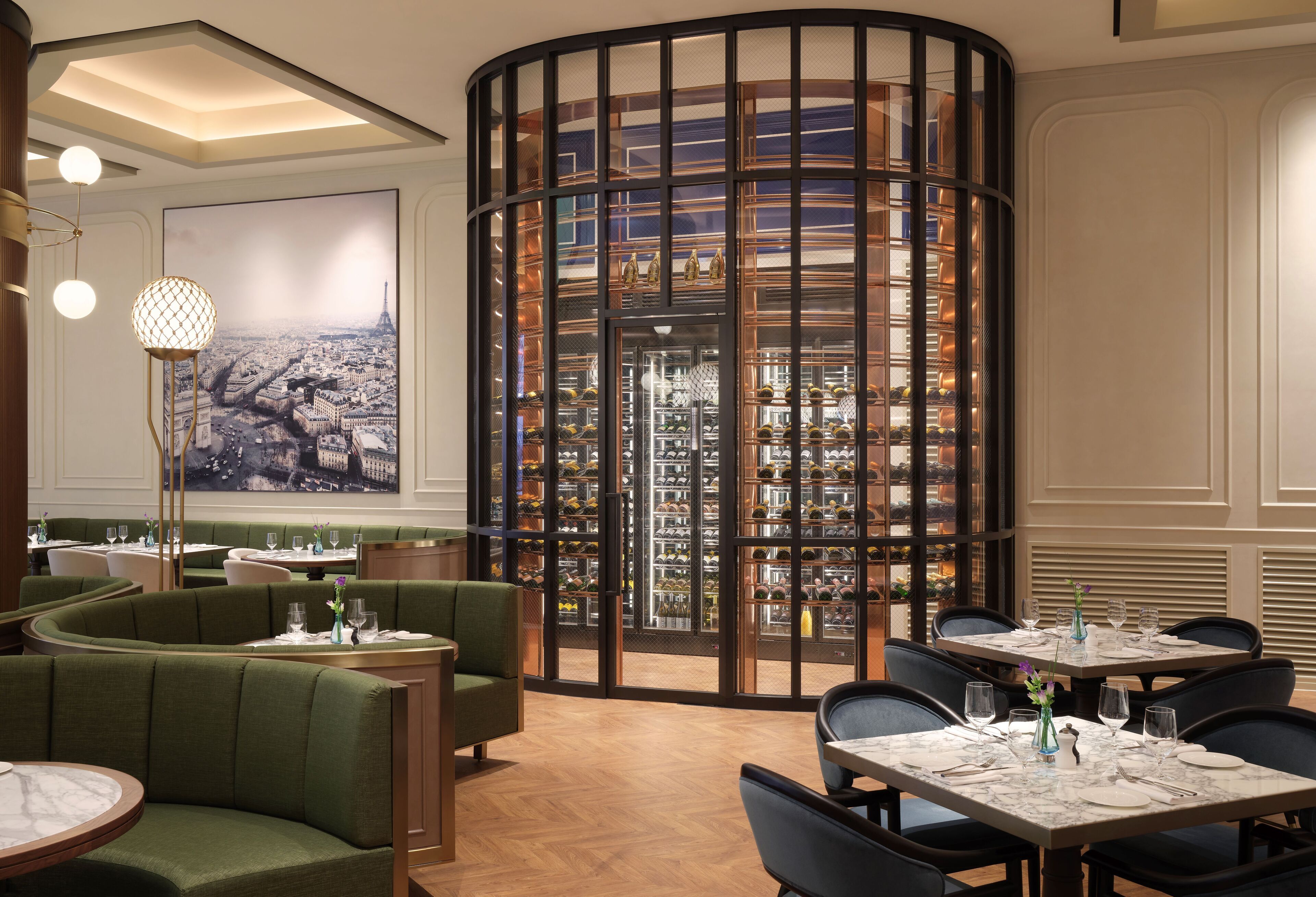 7 restaurants; breakfast, lunch, dinner, and brunch served