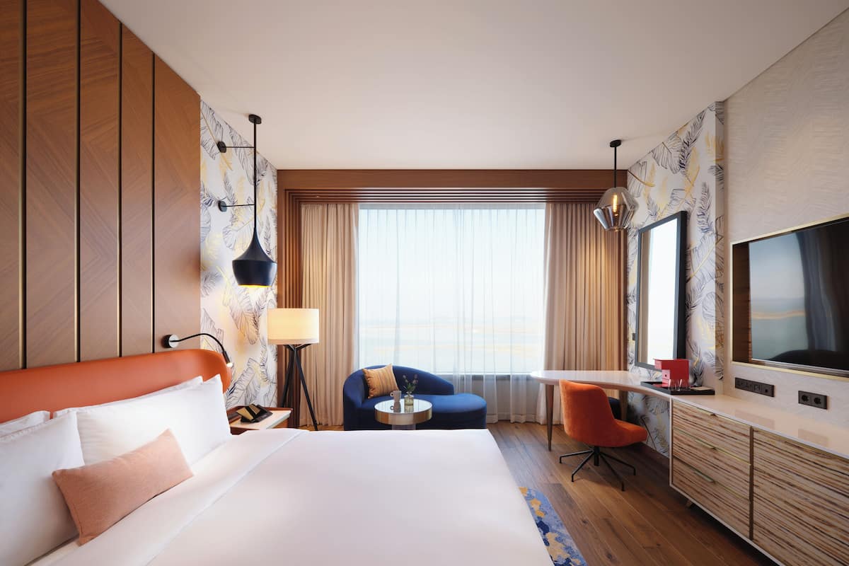 [Stay & Shopping] Forest Tower Business Deluxe King + Free Shuttle Bus +OliveYoung Coupon KRW 10,000