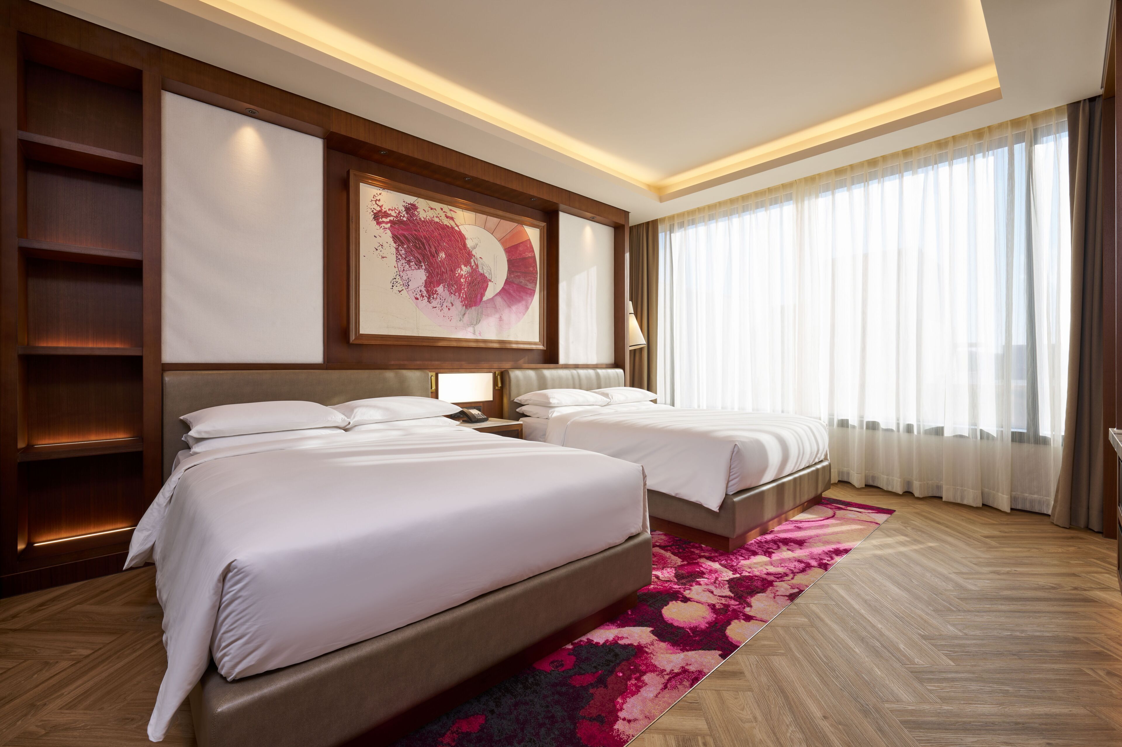 Sun Tower Sun Suite Double Queen | ألحفة محشوة بالريش وميني بار وخزنة داخل الغرفة وستائر تعتيم