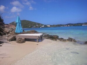 Beach nearby, sun loungers, beach towels