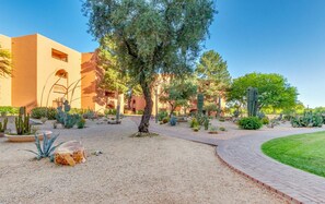 المنطقة المحيطة بالمنشأة