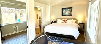 Edmonds Getaway Cottage | Walk to Train & Stadium