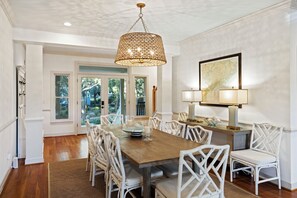 Dining - POPULAR 4BR Silver Moss Home, Modern, Short Walk to Beach, Community Pool Access! (Kiawah Island)