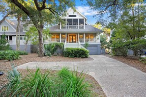 Exterior - POPULAR 4BR Silver Moss Home, Modern, Short Walk to Beach, Community Pool Access! (Kiawah Island)