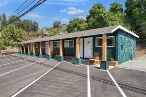 Exterior - The Belle Sequoia Motel RM9 (Three Rivers)