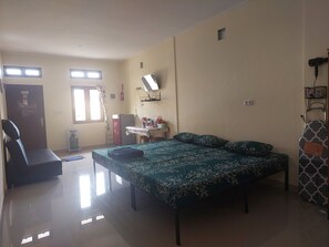 Comfort-Zimmer | Schreibtisch, Bügeleisen/Bügelbrett, kostenloses WLAN, Bettwäsche