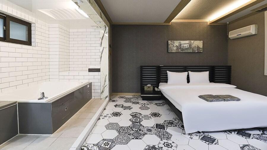 Tiffany Self Check-in Hotel