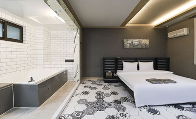 Tiffany Self Check-in Hotel