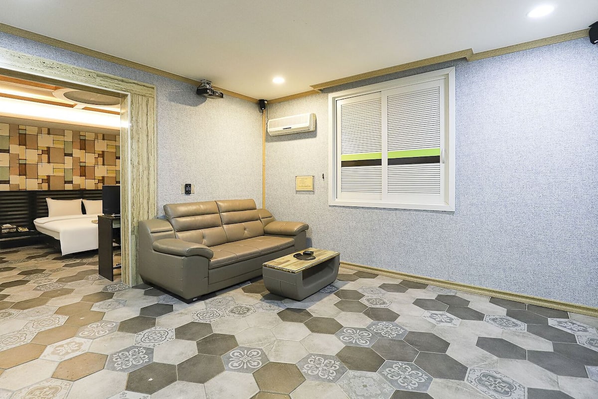 Superior Room | 1 bedroom, desk, free WiFi