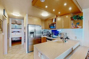 雪櫃、微波爐、焗爐、爐具