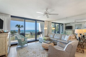 Smart TV, books - One Seagrove Place 0101 (Santa Rosa Beach)