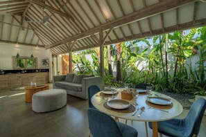 Exclusive Villa | Dining room