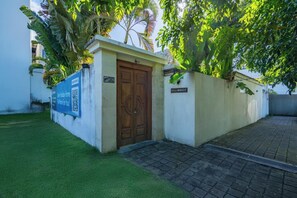 Exclusive Villa | Front of property