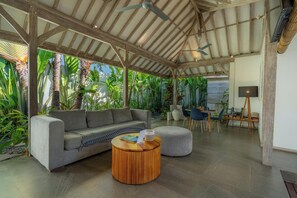 Exclusive Villa | Living room