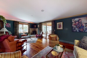 TV, fireplace, video games, foosball - Luxe custom home with hot tub, game room, & beautiful garden (Warren)