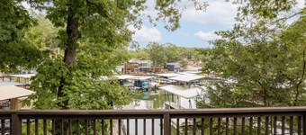 Loto Breeze 2 - Lakefront in protected cove!