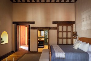 Premium bedding, pillow-top beds, in-room safe, individually decorated - Hotel Ibarra 14 (Patzcuaro)