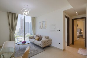 Room - Dazzling 2bhk Apartment With Balcony (Dubai)