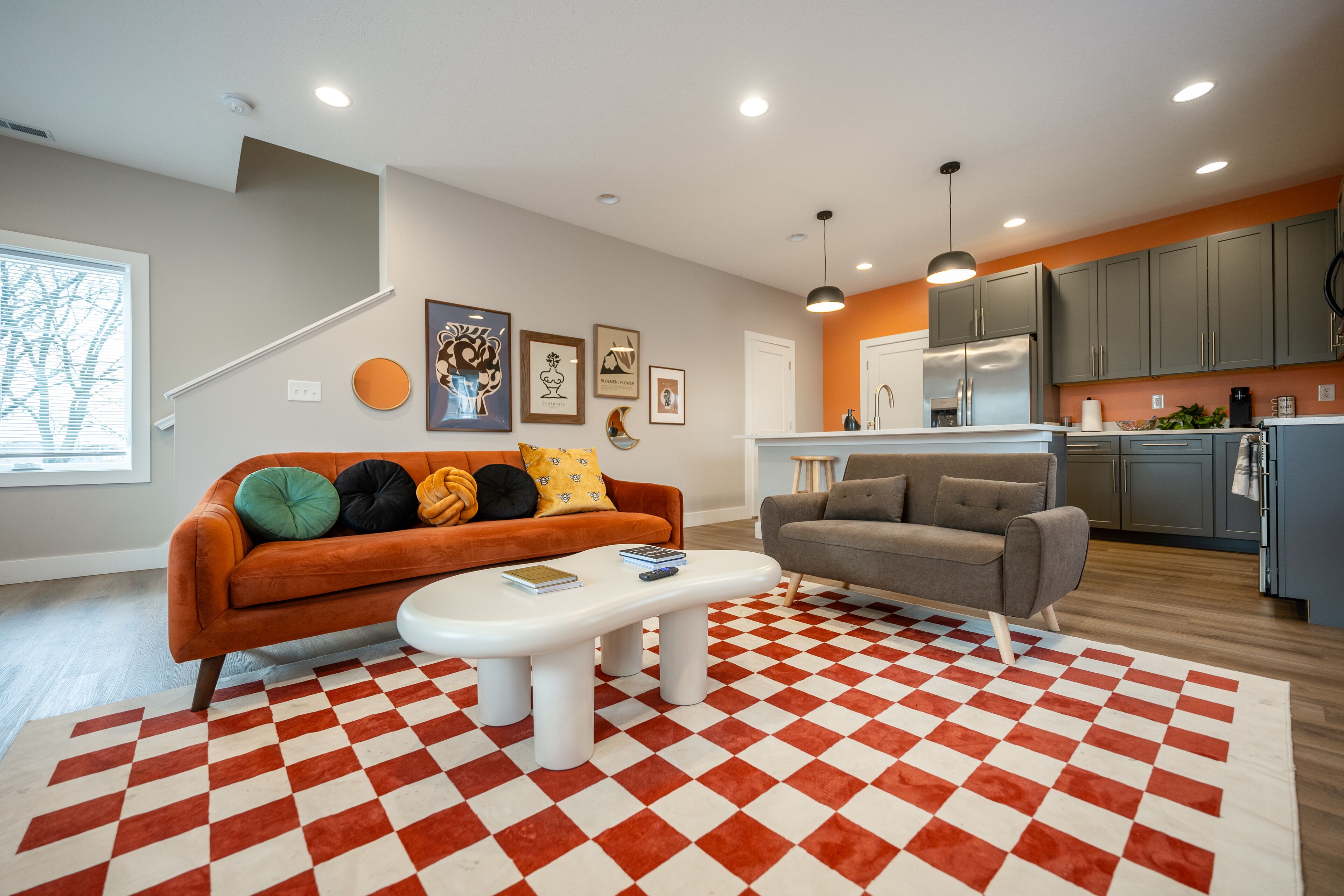 5 Mins to Downtown + Campus! Yoga Room! Pets OK!