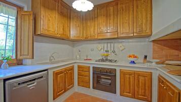 Frigorifero, microonde, lavastoviglie, tostapane