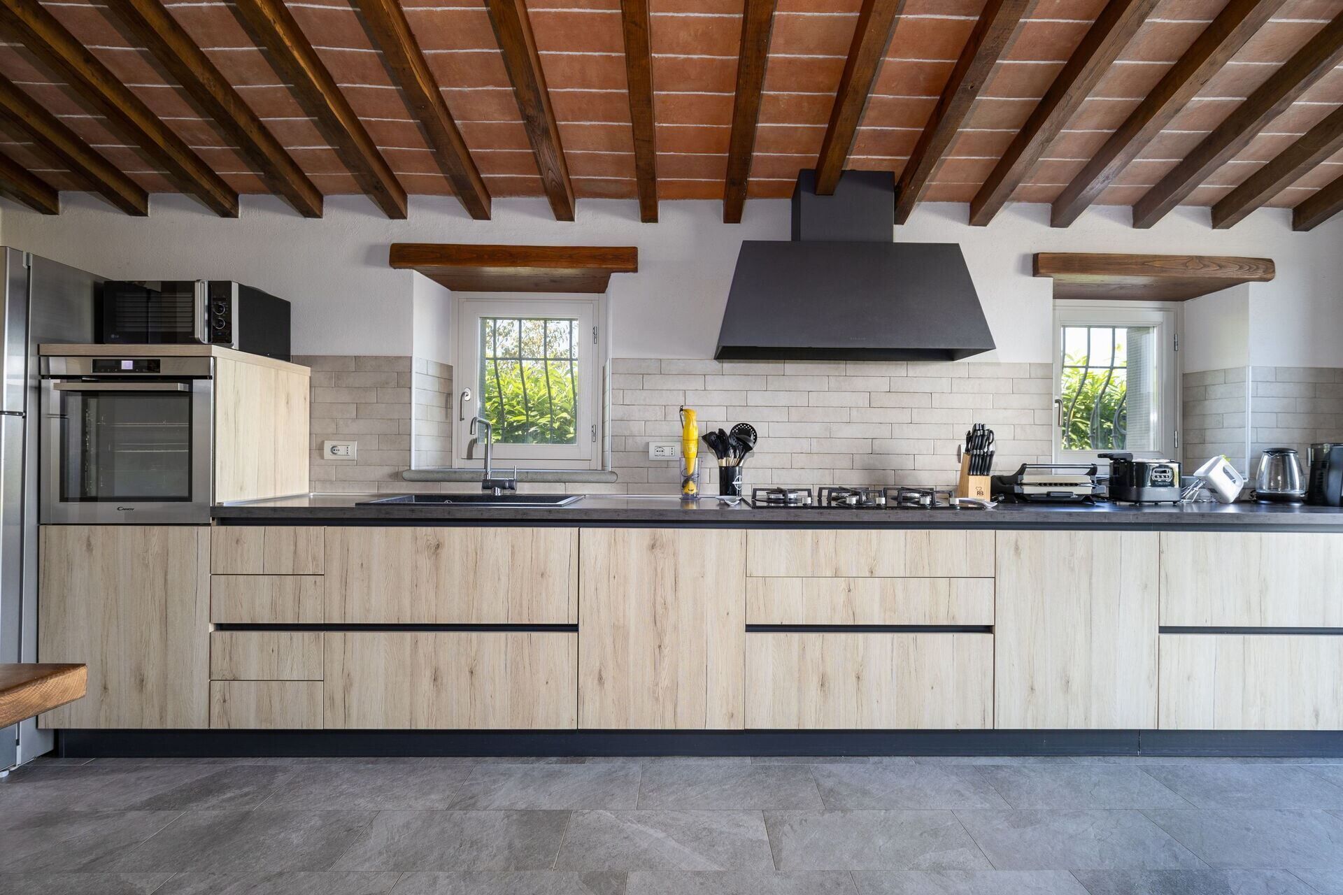 Réfrigérateur, micro-ondes, four, lave-vaisselle