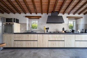 Réfrigérateur, micro-ondes, four, lave-vaisselle