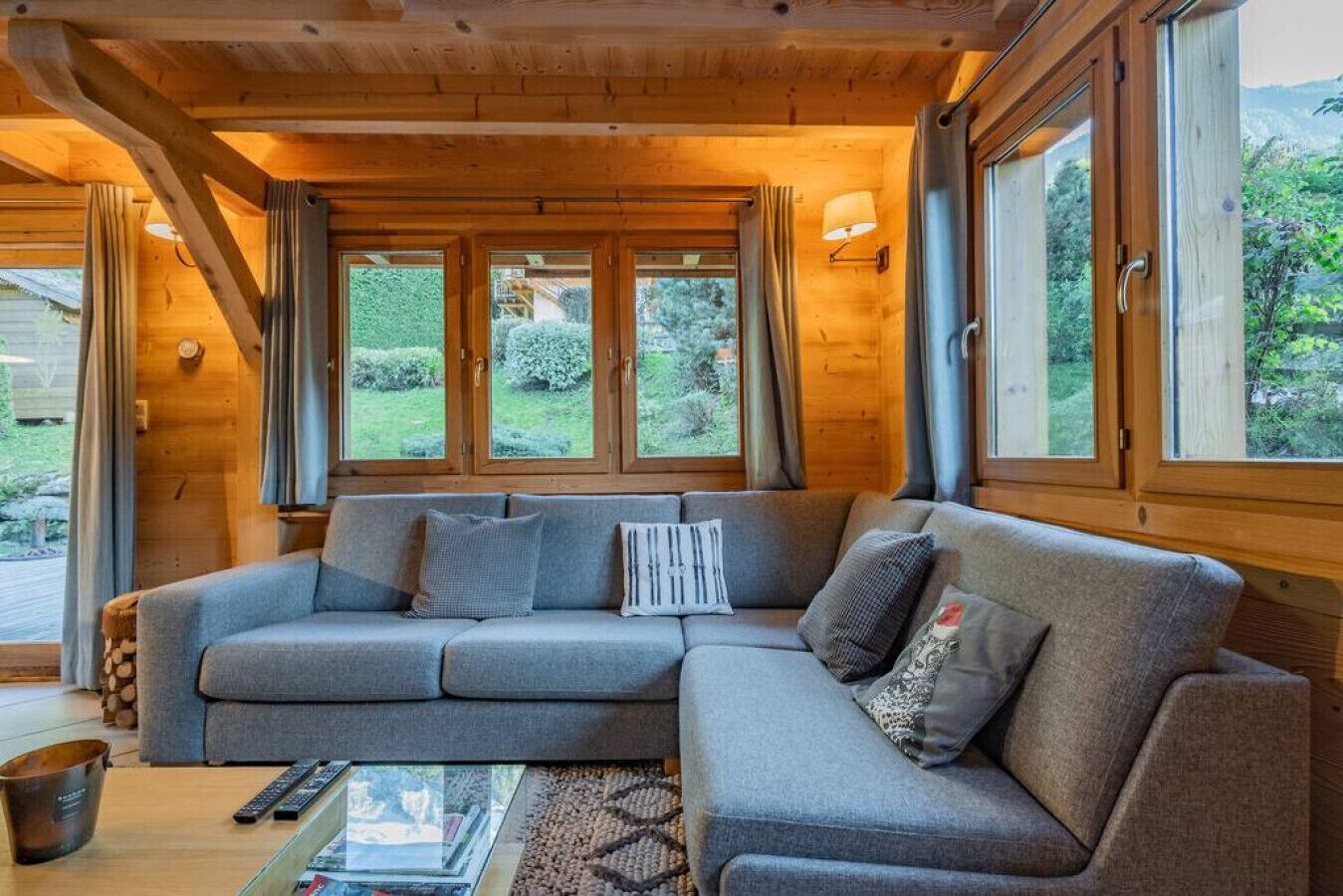 Smart TV, fireplace, stereo