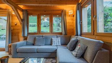 Smart TV, fireplace, stereo