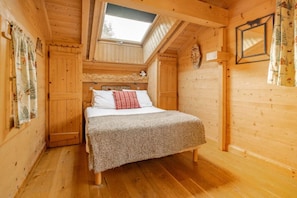 4 Schlafzimmer, Schreibtisch, Bügeleisen/Bügelbrett, Reisekinderbett