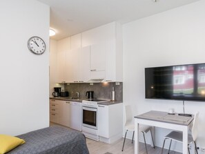 1 sovrum, strykjärn/strykbräda och internet