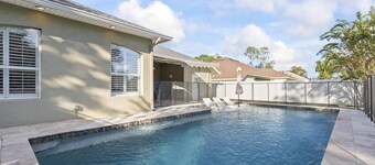 The Black Porcupine | Private Pool | Pool Table & Arcade | Large Home | Child Friendly | Palm Coast