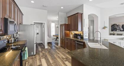 The Black Porcupine | Private Pool | Pool Table & Arcade | Large Home | Child Friendly | Palm Coast