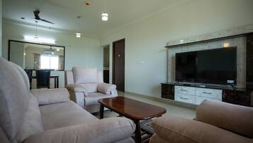 Deluxe Room | 1 bedroom, premium bedding, desk, free WiFi