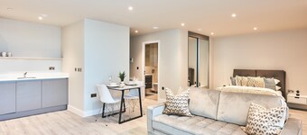 Seven Living Bracknell - Free Parking on Site