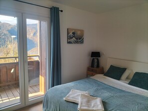4 bedrooms, free WiFi, bed sheets