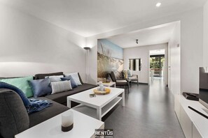 Téléviseur, bureau