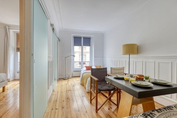 Dining - Cosy and charming 1 Brd Cocoon - Heart of Paris 10 (Paris)
