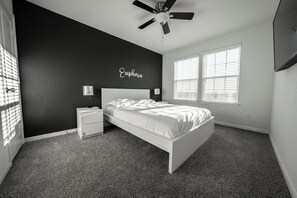 5 bedrooms, iron/ironing board, WiFi, bed sheets