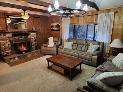 Kohl's Ranch Creekside Cabin / Fishing, Hiking, Swimming - Adventure Awaits!