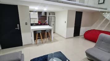 Club Loft | Living area | Smart TV