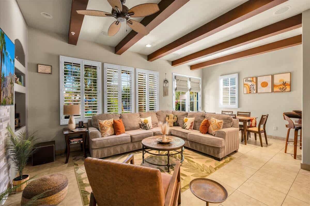 Fernseher, Kamin, Arbeitsbereiche