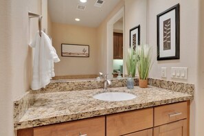 Bathtub, hair dryer, towels - Desert Daydream B | Studio Legacy Villa (La Quinta)