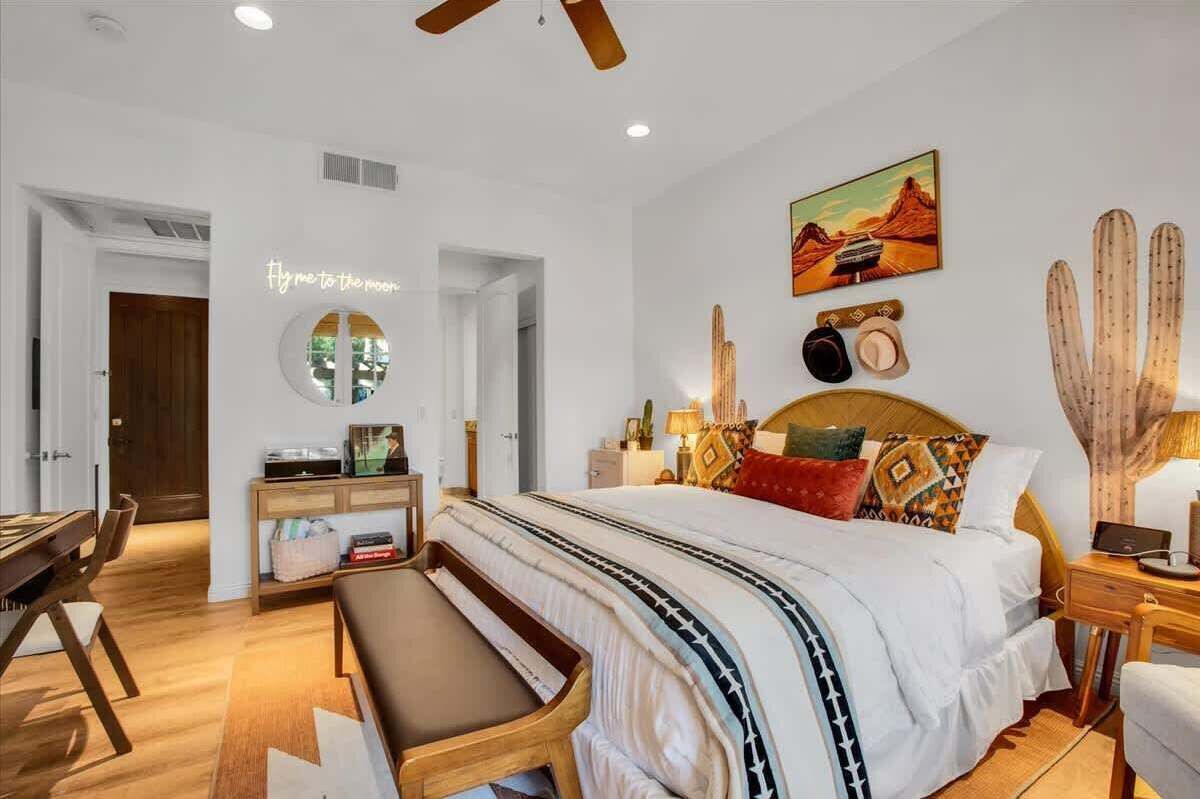 1 bedroom, desk, iron/ironing board, WiFi
