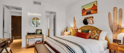 1 bedroom, desk, iron/ironing board, WiFi