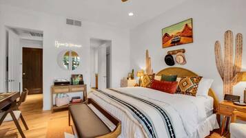 1 bedroom, desk, iron/ironing board, WiFi