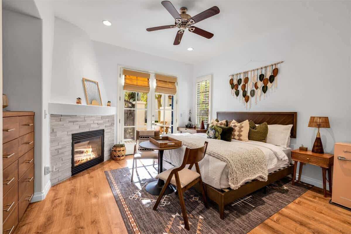 1 bedroom, desk, iron/ironing board, WiFi