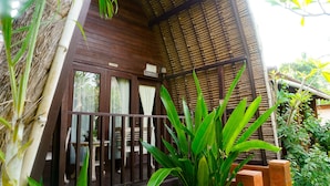 A wooden building with a balcony, a 'No Smoking' sign, and lush greenery. - La Nusa Penida Homestay (Penida Island)